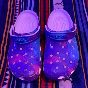 Crocs size 9 barley worn  selling for 20 or best offer?